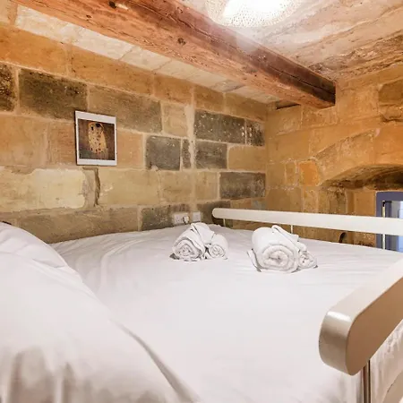 Historic Hideaways - 900 Year Old Converted * Victoria