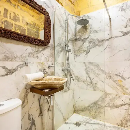 Historic Hideaways - 900 Year Old Converted Victoria