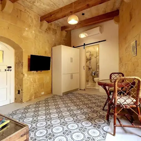 Historic Hideaways - 900 Year Old Converted Apartment