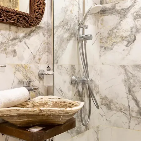 Historic Hideaways - 900 Year Old Converted Apartment *