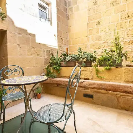 Historic Hideaways - 900 Year Old Converted Apartment *