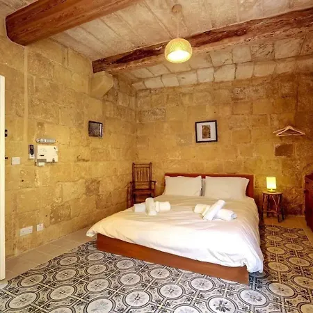 Historic Hideaways - 900 Year Old Converted