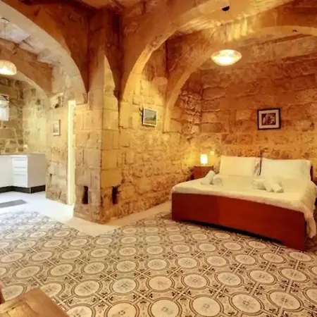 Historic Hideaways - 900 Year Old Converted Victoria