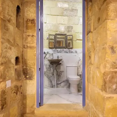 Historic Hideaways - 900 Year Old Converted