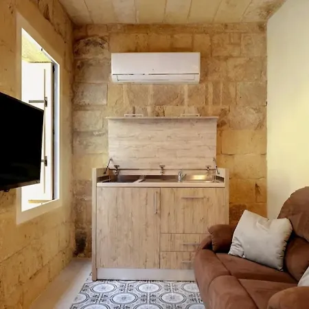 Historic Hideaways - 900 Year Old Converted Apartment