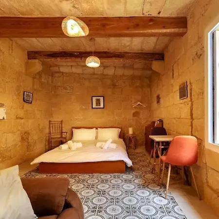 Historic Hideaways - 900 Year Old Converted Apartment *