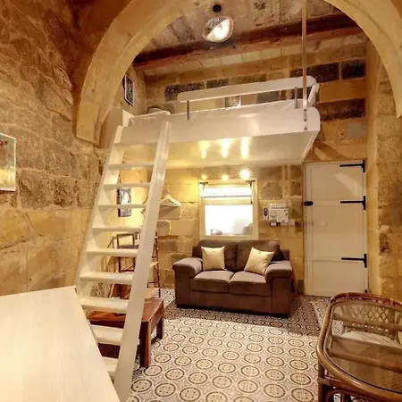 Historic Hideaways - 900 Year Old Converted