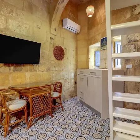 Apartment Historic Hideaways - 900 Year Old Converted Victoria