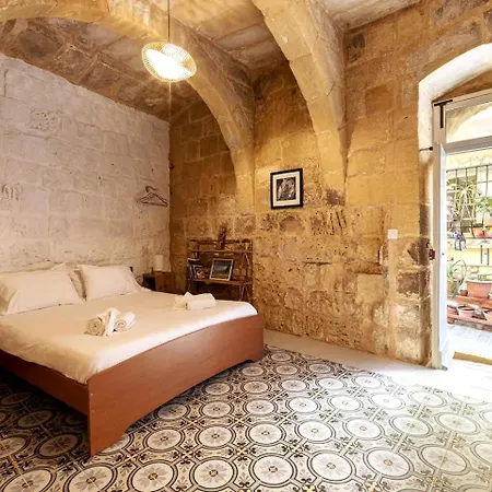 Historic Hideaways - 900 Year Old Converted *