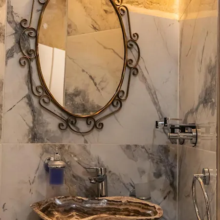 Historic Hideaways - 900 Year Old Converted Apartment Victoria