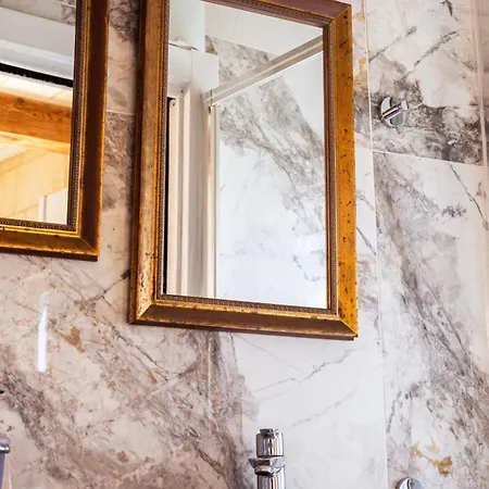 Historic Hideaways - 900 Year Old Converted Apartment *