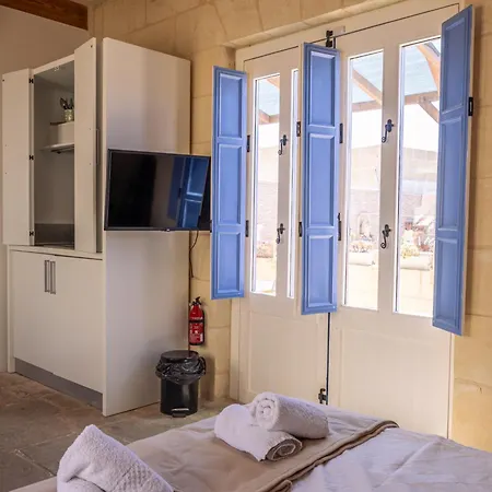 Historic Hideaways - 900 Year Old Converted Apartment Victoria