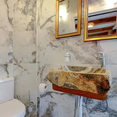 Apartment Historic Hideaways - 900 Year Old Converted Victoria