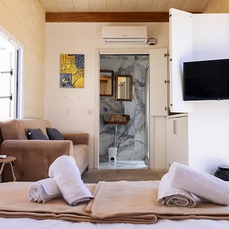 Historic Hideaways - 900 Year Old Converted Apartment