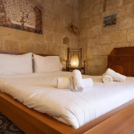 Historic Hideaways - 900 Year Old Converted * Victoria