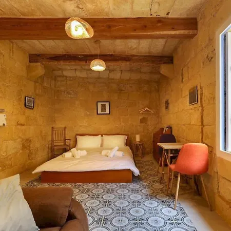 Historic Hideaways - 900 Year Old Converted Victoria