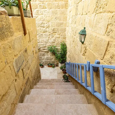 Historic Hideaways - 900 Year Old Converted *