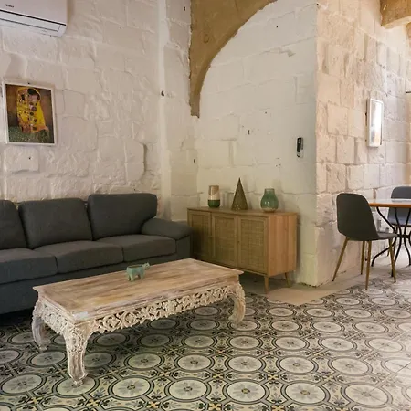 Historic Hideaways - 900 Year Old Converted