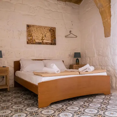 Historic Hideaways - 900 Year Old Converted Apartment Victoria