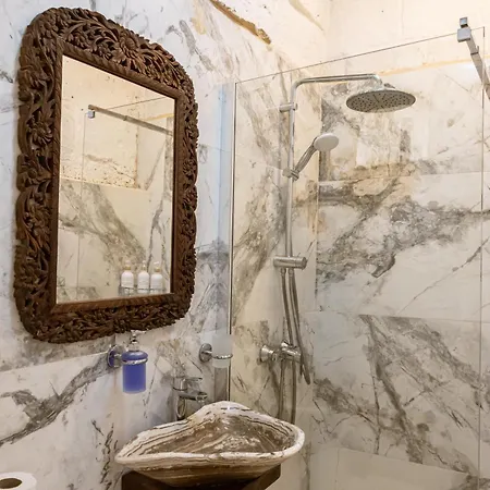 Historic Hideaways - 900 Year Old Converted *