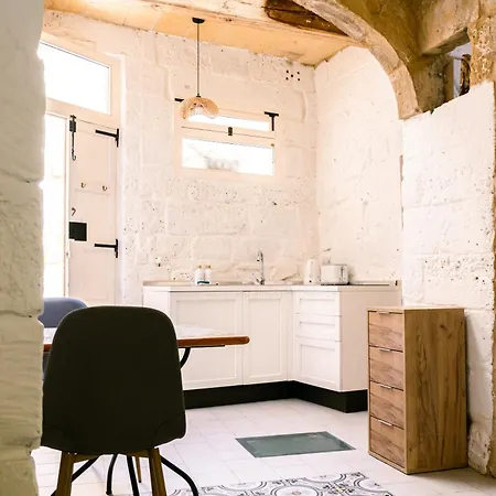 Historic Hideaways - 900 Year Old Converted Apartment