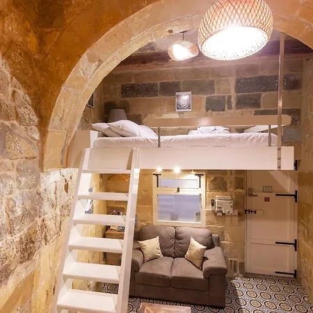Historic Hideaways - 900 Year Old Converted Apartment *