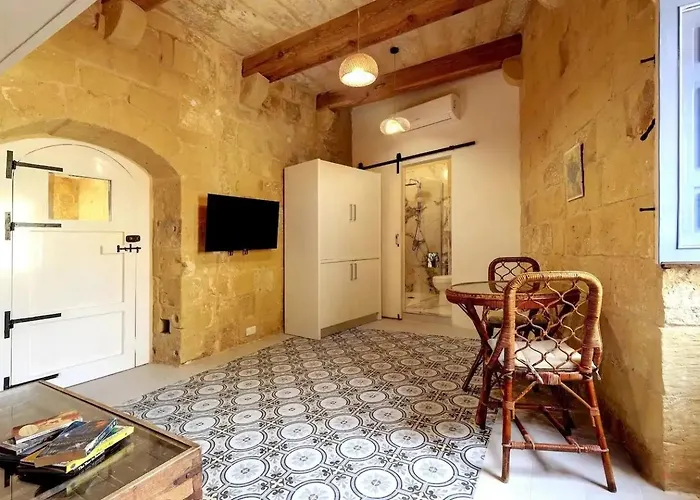 Historic Hideaways - 900 Year Old Converted Apartment