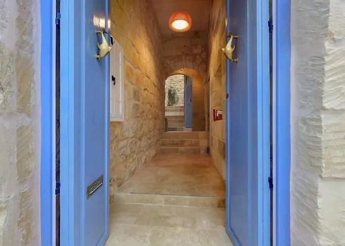 Historic Hideaways - 900 Year Old Converted Apartment *