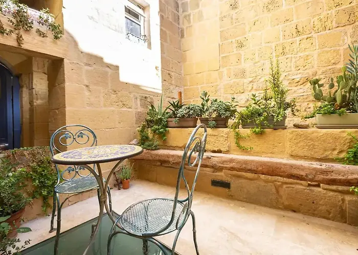 Historic Hideaways - 900 Year Old Converted Apartment *