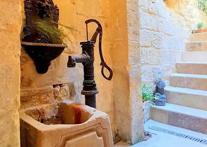 Apartment Historic Hideaways - 900 Year Old Converted Victoria