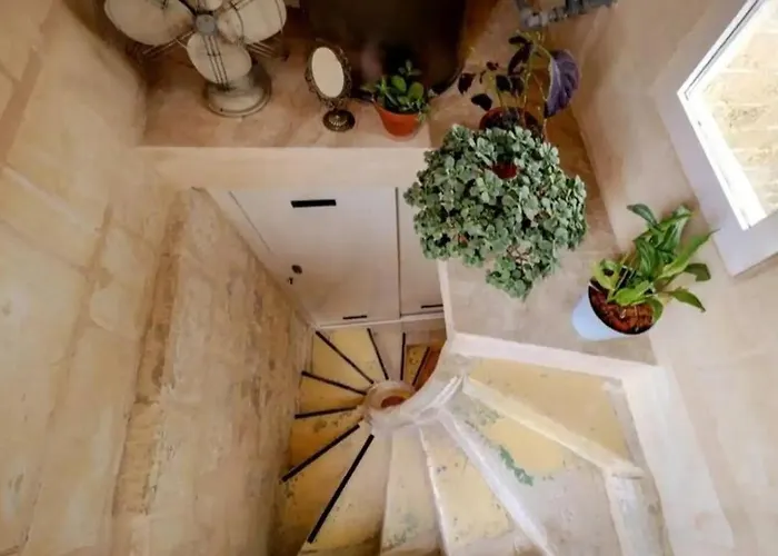 Historic Hideaways - 900 Year Old Converted Apartment Victoria