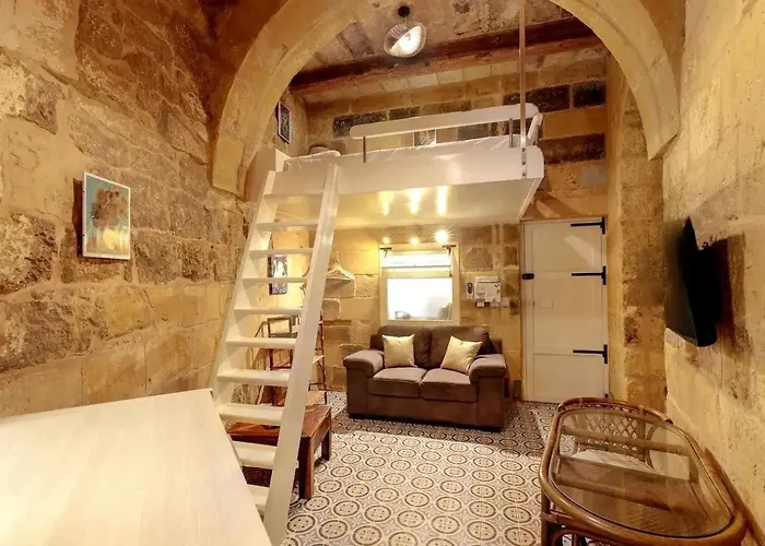 Historic Hideaways - 900 Year Old Converted