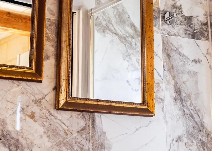 Historic Hideaways - 900 Year Old Converted Apartment *