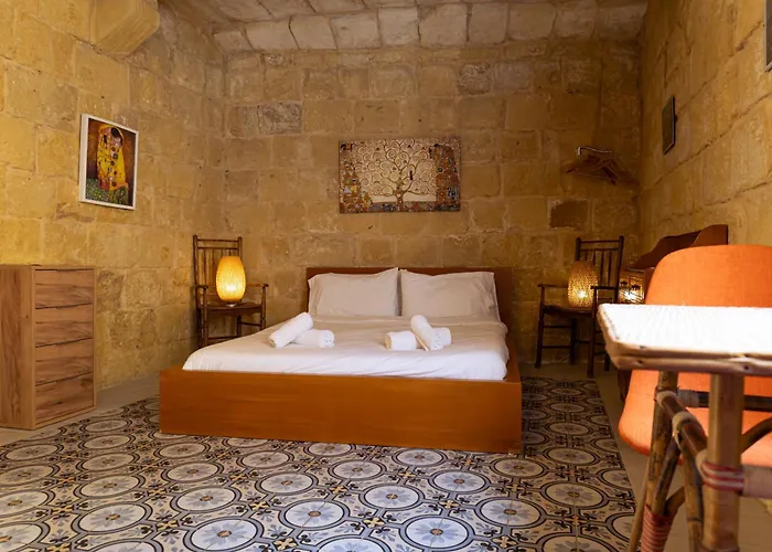Historic Hideaways - 900 Year Old Converted Apartament *