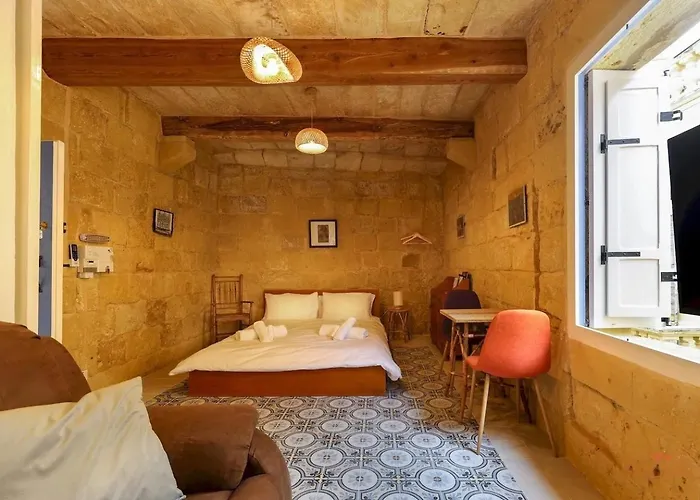 Historic Hideaways - 900 Year Old Converted Victoria