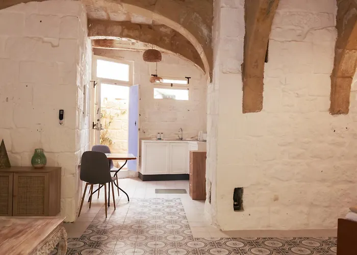 Historic Hideaways - 900 Year Old Converted Apartment *