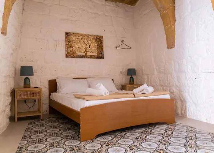 Historic Hideaways - 900 Year Old Converted Apartment Victoria