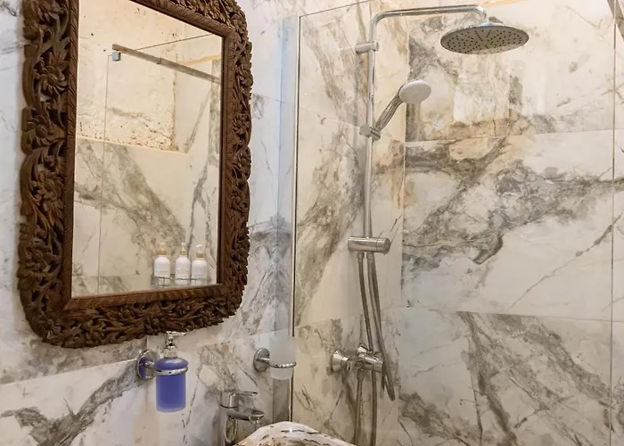 Historic Hideaways - 900 Year Old Converted *