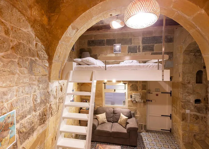 Historic Hideaways - 900 Year Old Converted Apartament *
